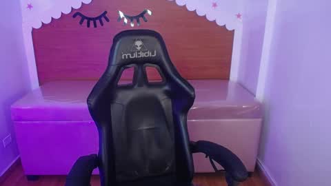 Snapshot of carlie_mayer chatting on 09/30/25, 03:00 CARLYE online show from 09/30/25, 03:00