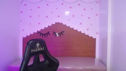 Snapshot of carlie_mayer chatting on 10/04/25, 03:15 CARLYE online show from 10/04/25, 03:15