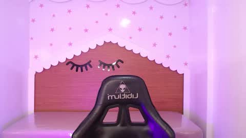 Snapshot of carlie_mayer chatting on 10/15/25, 03:06 CARLYE online show from 10/15/25, 03:06