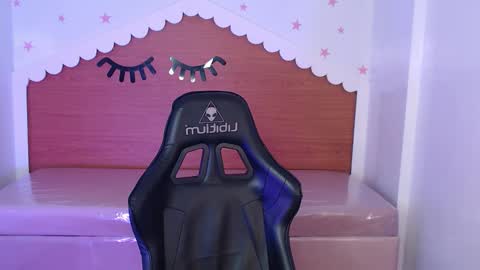 Snapshot of carlie_mayer chatting on 10/16/25, 03:18 CARLYE online show from 10/16/25, 03:18