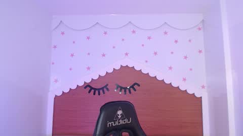 Snapshot of carlie_mayer chatting on 10/23/25, 03:17 CARLYE online show from 10/23/25, 03:17