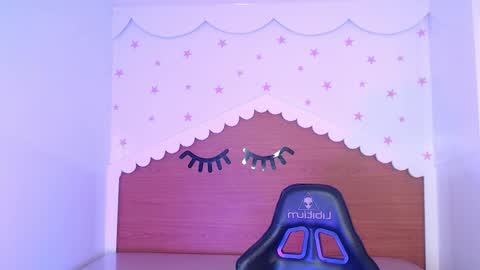 Snapshot of carlie_mayer chatting on 10/27/25, 03:10 CARLYE online show from 10/27/25, 03:10