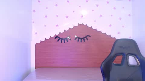 Snapshot of carlie_mayer chatting on 11/26/25, 03:29 CARLYE online show from 11/26/25, 03:29