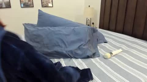 Snapshot of carliescott_meow chatting on 12/02/24, 05:48 Carlie online show from 12/02/24, 05:48