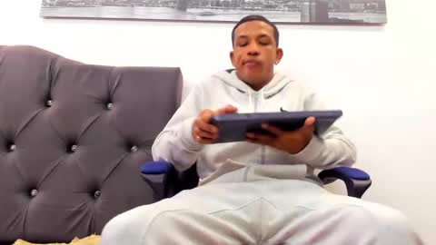 Snapshot of carlos_alber12 chatting on 03/05/25, 07:27 carlos_alber12 online show from 03/05/25, 07:27