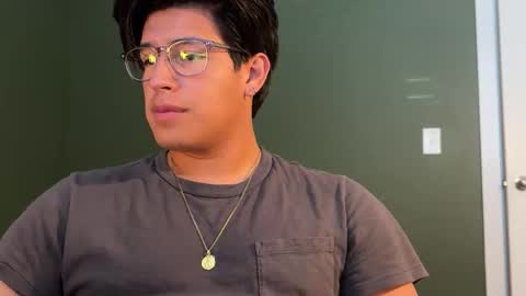 carlosjosecb2 online show from 10/29/25, 04:09