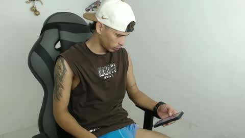 carlossmi01 online show from 12/05/25, 11:30