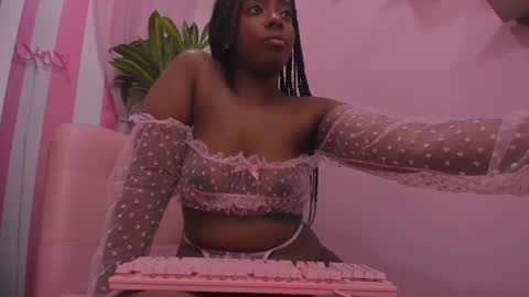 Snapshot of carlota_swan chatting on 01/28/25, 11:07 carlota online show from 01/28/25, 11:07