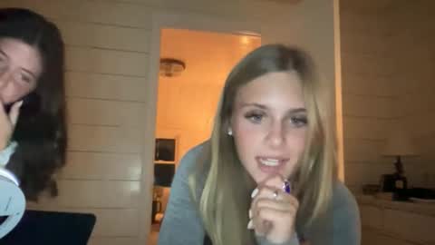 Snapshot of carlybora chatting on 11/11/25, 02:22 Carly Bora online show from 11/11/25, 02:22