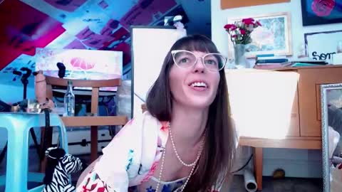 Carly Pearls online show from 11/08/25, 07:08