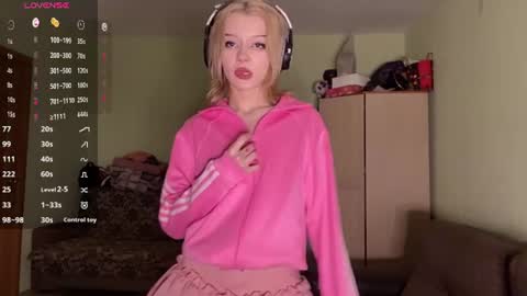 Elina online show from 06/14/26, 10:23