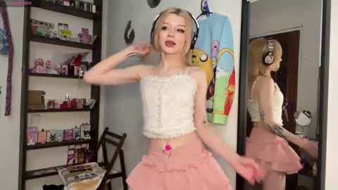Elina online show from 06/28/26, 09:21