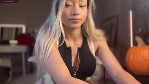 carmenxrose online show from 10/31/25, 12:33