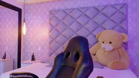 caro_adams1 online show from 11/24/25, 11:54