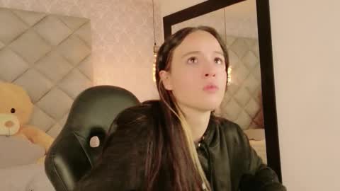 caro_adams1 online show from 12/05/25, 10:35