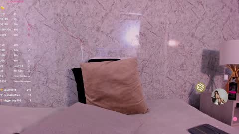 Snapshot of caro_martinezz chatting on 01/14/25, 07:59 online show from 01/14/25, 07:59