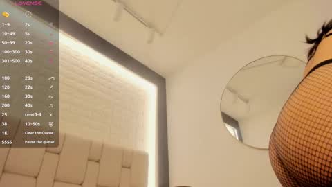 Snapshot of caro_martinezz chatting on 09/24/25, 11:46 online show from 09/24/25, 11:46