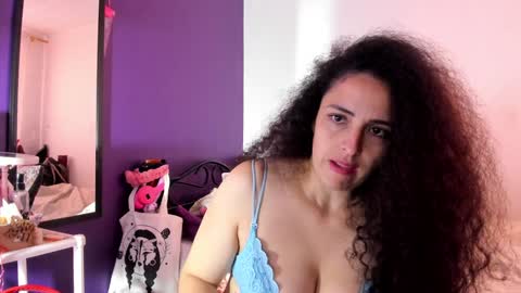 Snapshot of carol_diazz chatting on 12/14/24, 05:03 carol I broadcast from 3-9 pm Chicago USA online show from 12/14/24, 05:03