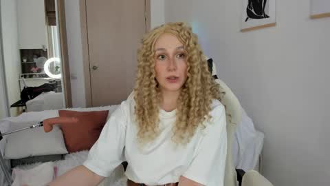 carol_may_ online show from 05/15/26, 07:04
