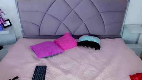 Snapshot of carolaine01 chatting on 10/29/25, 08:32 Carolaine01 online show from 10/29/25, 08:32