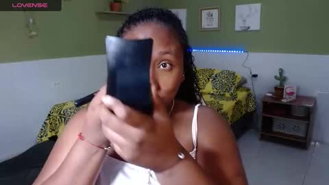 Snapshot of caroldelatorre chatting on 01/02/25, 05:50 Carol de la torre online show from 01/02/25, 05:50