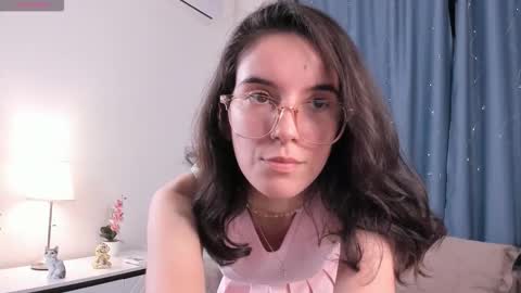 Snapshot of carolgootz chatting on 11/30/25, 06:12 Emily online show from 11/30/25, 06:12