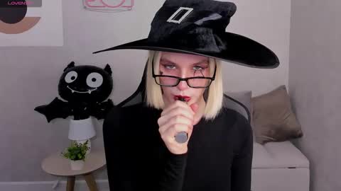 Snapshot of carolin_miller chatting on 10/28/25, 07:34 Carol online show from 10/28/25, 07:34