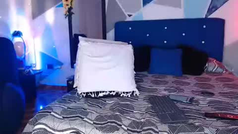 Carolin Moore online show from 12/21/25, 05:20