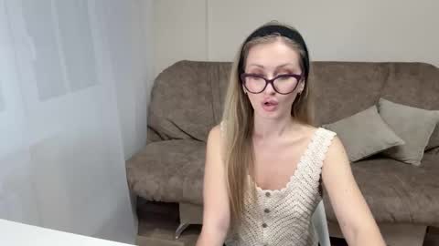 Snapshot of carolin_rogers chatting on 11/17/25, 10:10 Carolin online show from 11/17/25, 10:10