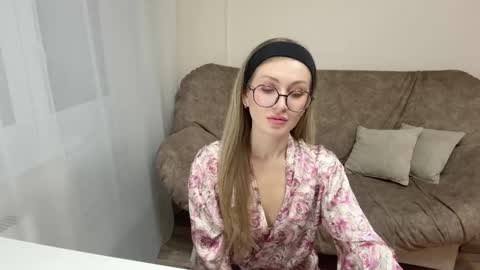 Snapshot of carolin_rogers chatting on 11/20/25, 05:23 Carolin online show from 11/20/25, 05:23