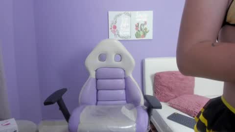 Snapshot of carolina_latinlady chatting on 01/29/25, 11:35 Carolina online show from 01/29/25, 11:35