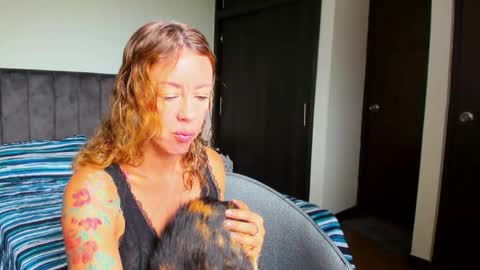 carolina_zaens online show from 02/24/26, 06:06