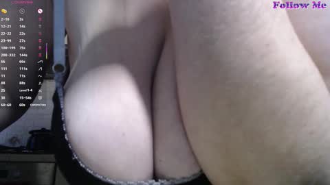 Snapshot of carolinadiamond chatting on 11/20/25, 11:43 carolinadiamond online show from 11/20/25, 11:43