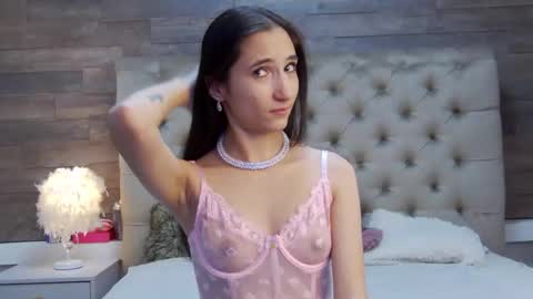 Snapshot of carolinahart chatting on 10/11/25, 04:27 carolinahart online show from 10/11/25, 04:27