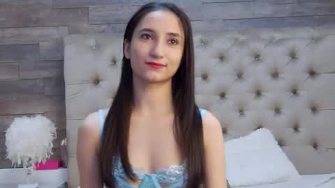 Snapshot of carolinahart chatting on 10/18/25, 06:58 carolinahart online show from 10/18/25, 06:58