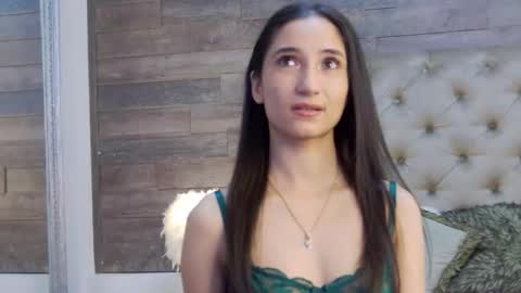 Snapshot of carolinahart chatting on 10/26/25, 05:46 carolinahart online show from 10/26/25, 05:46