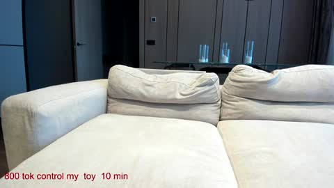 Snapshot of carolinaherera chatting on 12/14/24, 12:12 Lina.I will online 1 December online show from 12/14/24, 12:12