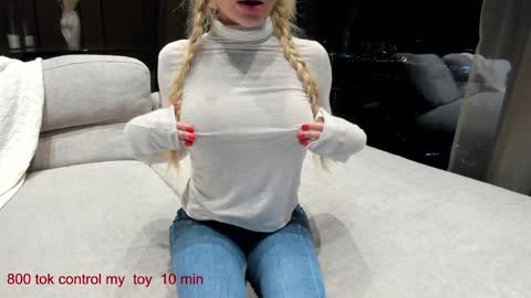 Snapshot of carolinaherera chatting on 01/12/25, 02:52 Lina.I will online 1 December online show from 01/12/25, 02:52