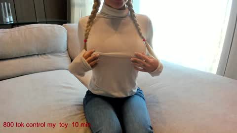 Snapshot of carolinaherera chatting on 02/28/25, 09:15 Lina.I will online 1 December online show from 02/28/25, 09:15