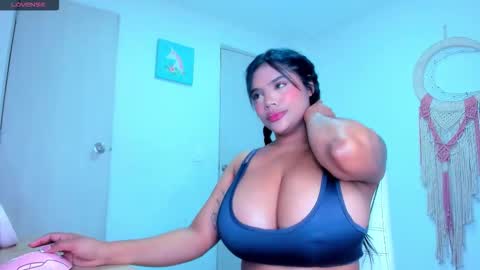 Snapshot of carolinalovehot chatting on 10/10/25, 11:20 Carolina online show from 10/10/25, 11:20