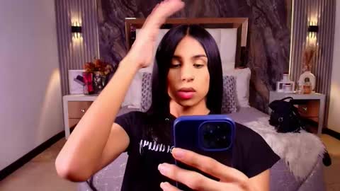 caroline_foster1 online show from 12/22/25, 11:40