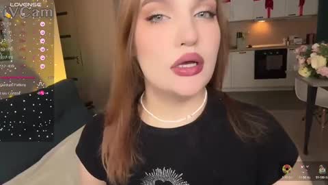 Snapshot of caroline_kiparis chatting on 02/02/25, 08:51 Caro online show from 02/02/25, 08:51