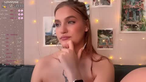 Snapshot of caroline_kiparis chatting on 02/11/25, 02:03 Caro online show from 02/11/25, 02:03