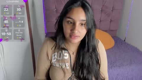 caroline_rodriguez_9 online show from 09/25/25, 11:52