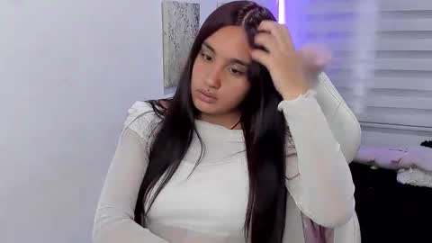 caroline_rodriguez_9 online show from 06/01/26, 07:37