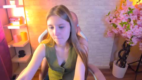 Snapshot of carolinedesire chatting on 02/05/26, 08:19 Caroline online show from 02/05/26, 08:19