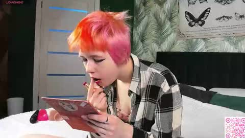 Snapshot of carolinerichter chatting on 11/23/25, 02:44 CarolineRichter online show from 11/23/25, 02:44