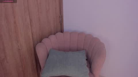 Snapshot of carolinna_ chatting on 11/06/25, 12:50 carolinna_ online show from 11/06/25, 12:50