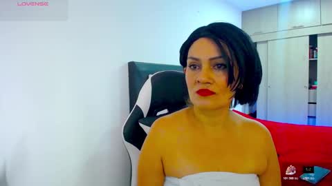 CarolinneFiotti online show from 12/03/25, 01:31