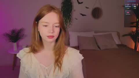 Snapshot of carolinnk chatting on 11/06/25, 02:18 Caro online show from 11/06/25, 02:18